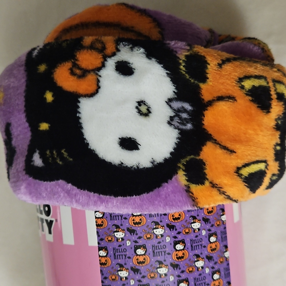 Hello Kitty Halloween Throw - Picture 3 of 5